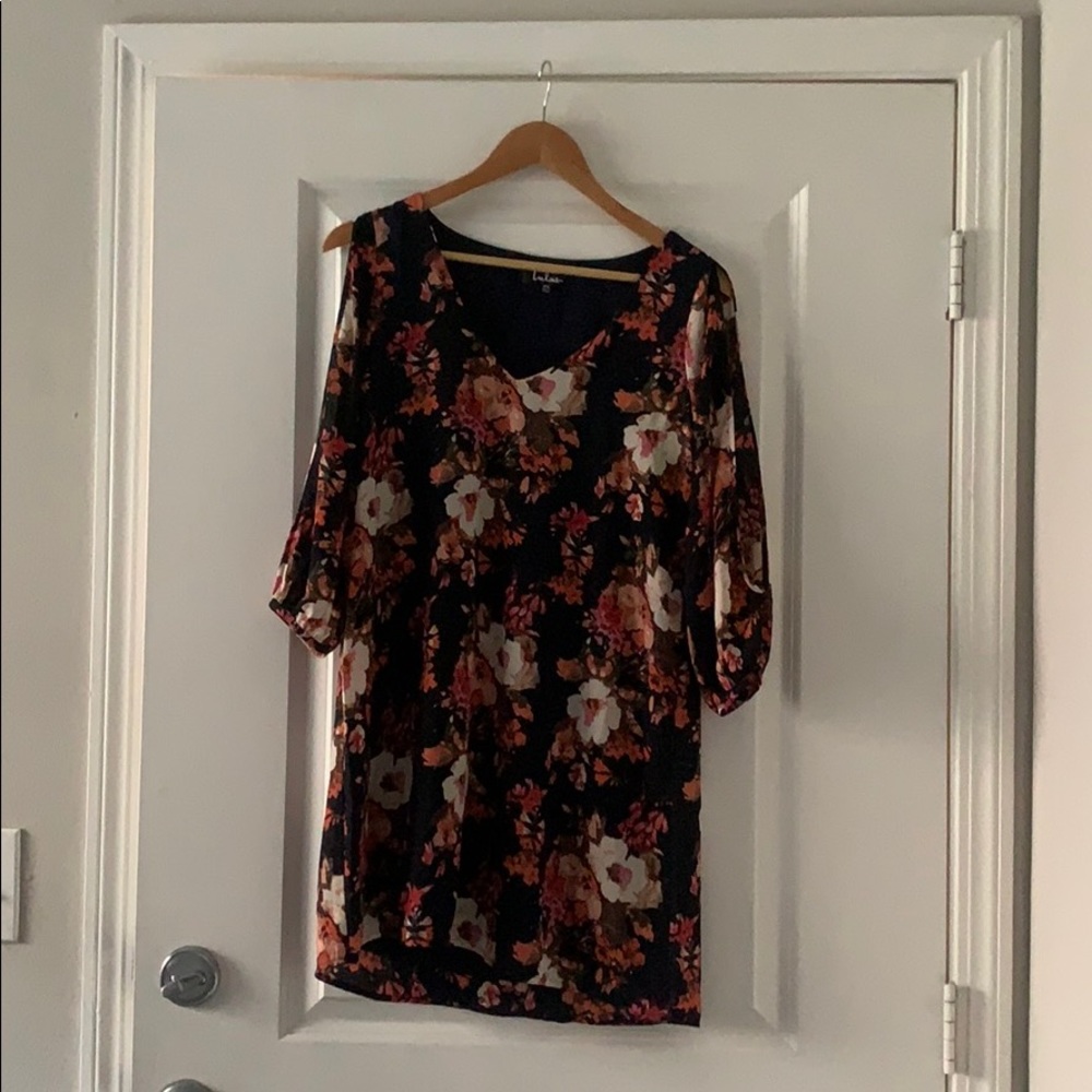 Lulus Open Sleeve Floral Shift Dress • XS • NWT